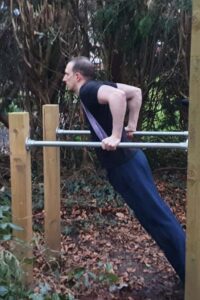 Dips with resistance band